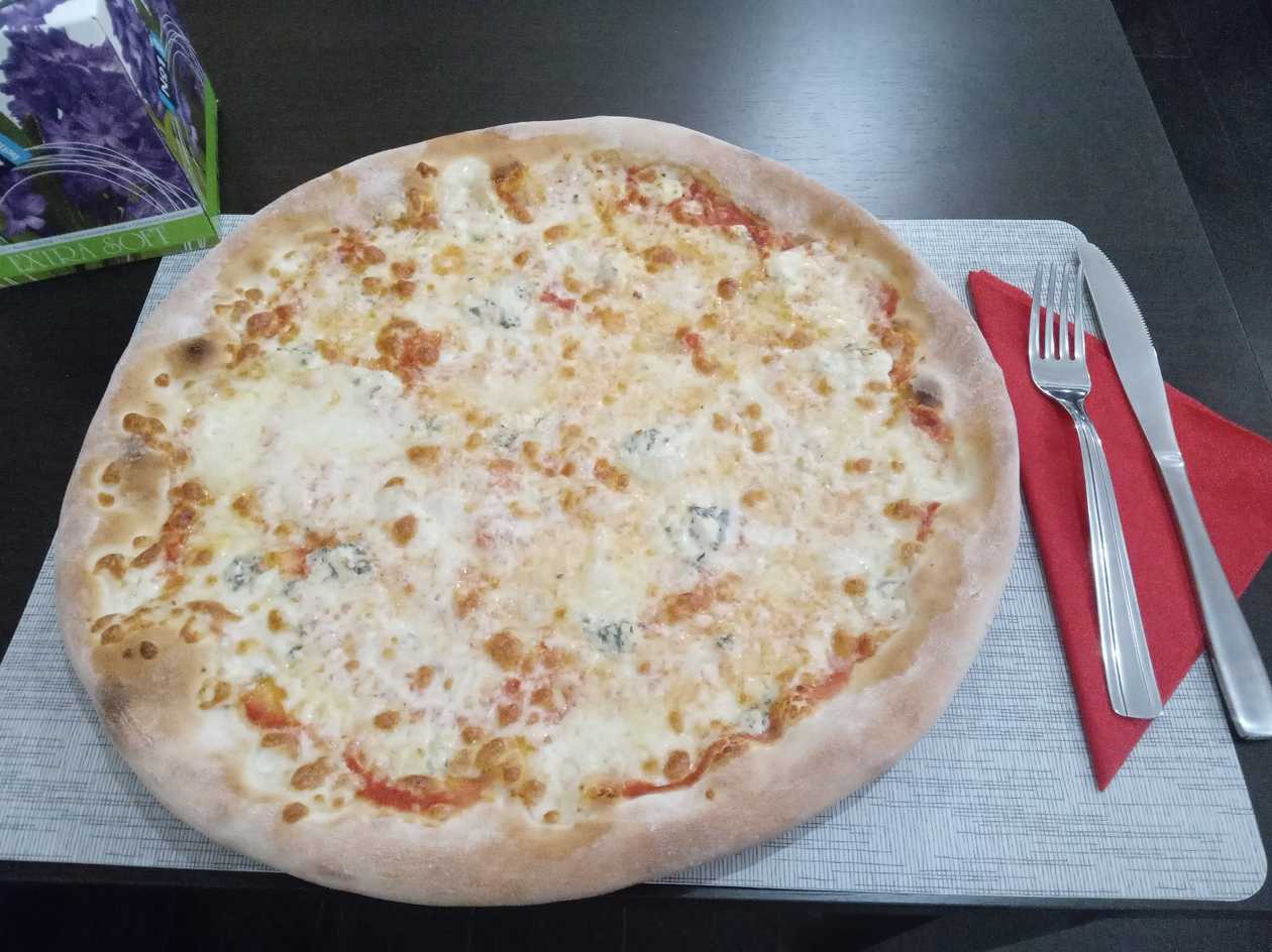 Pizza quattro formaggi