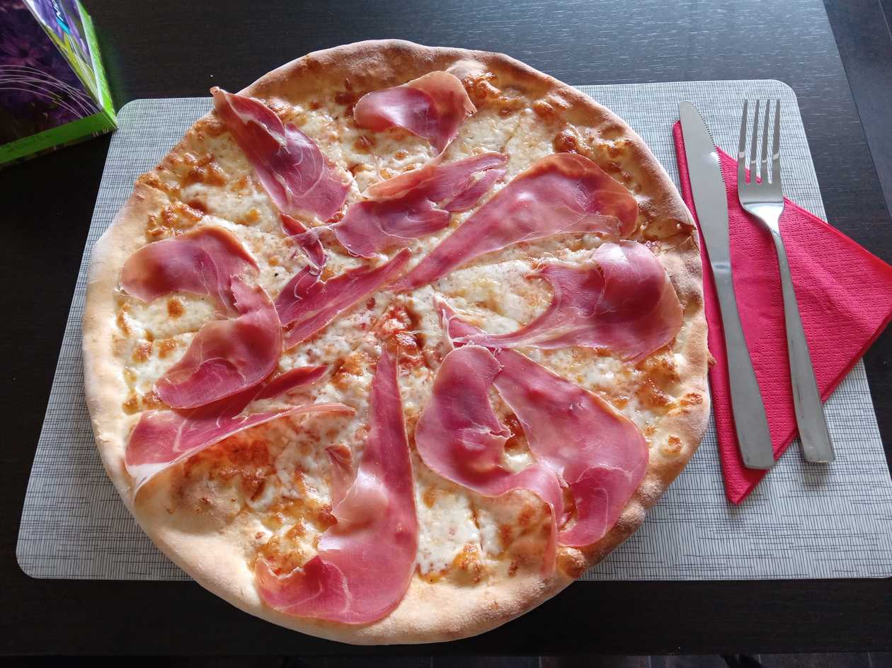 Pizza prosciutto crudo