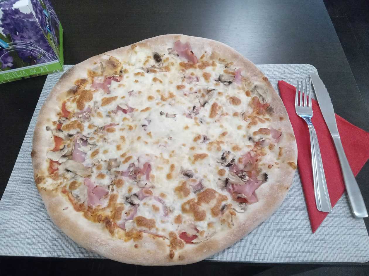 Pizza prosciutto e funghi