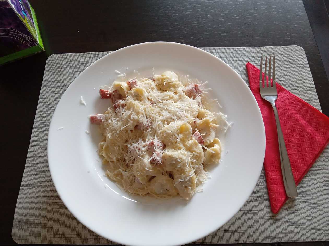 Tortellini panna prosciutto