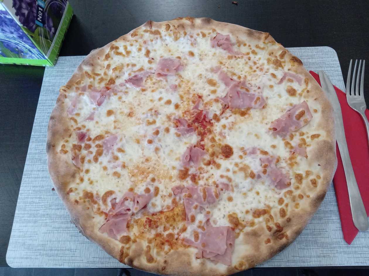 Pizza prosciutto