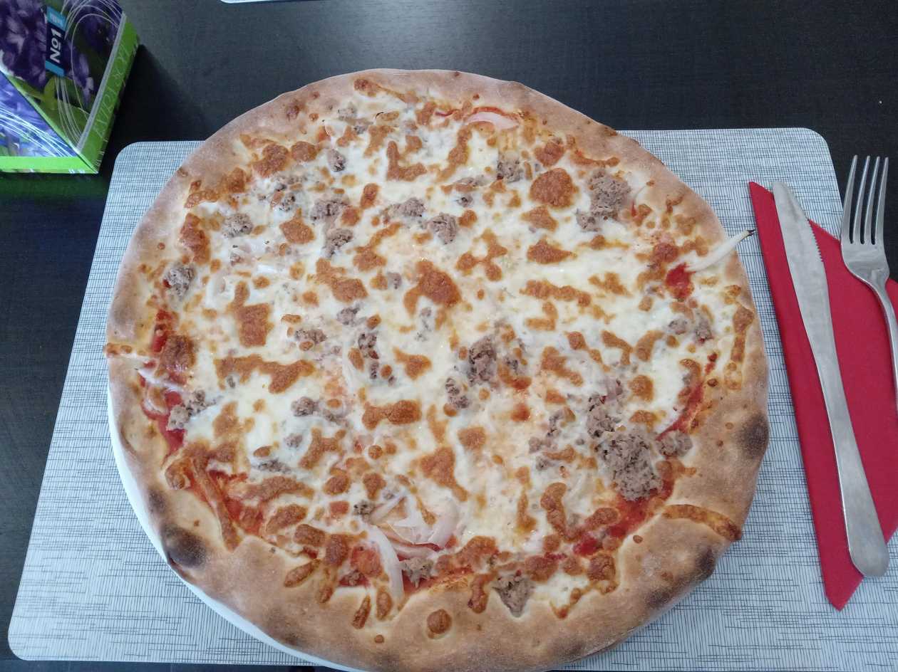 Pizza tonno e cipolla