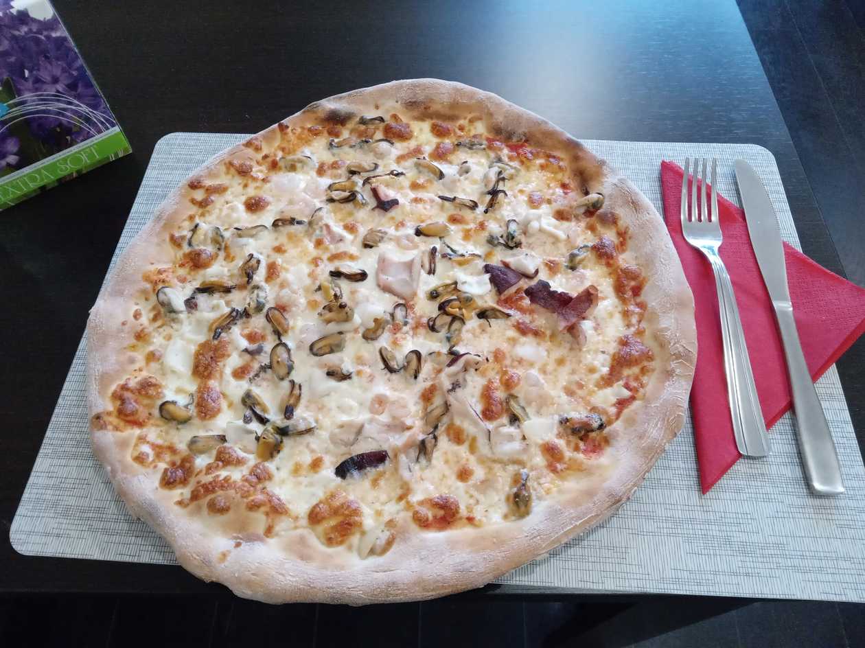 Pizza pizza cu fructe de mare
