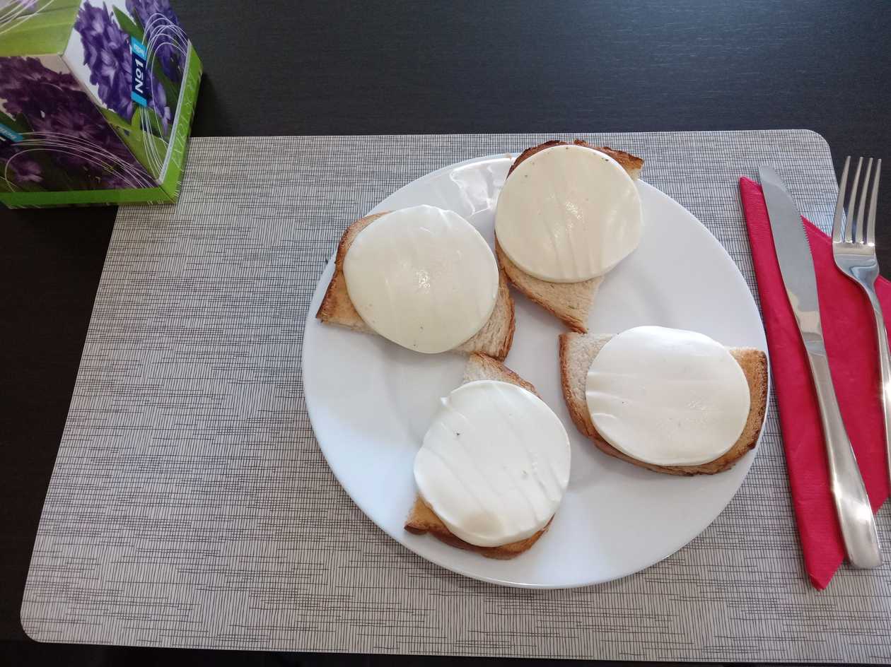 Bruschete cu mozzarella