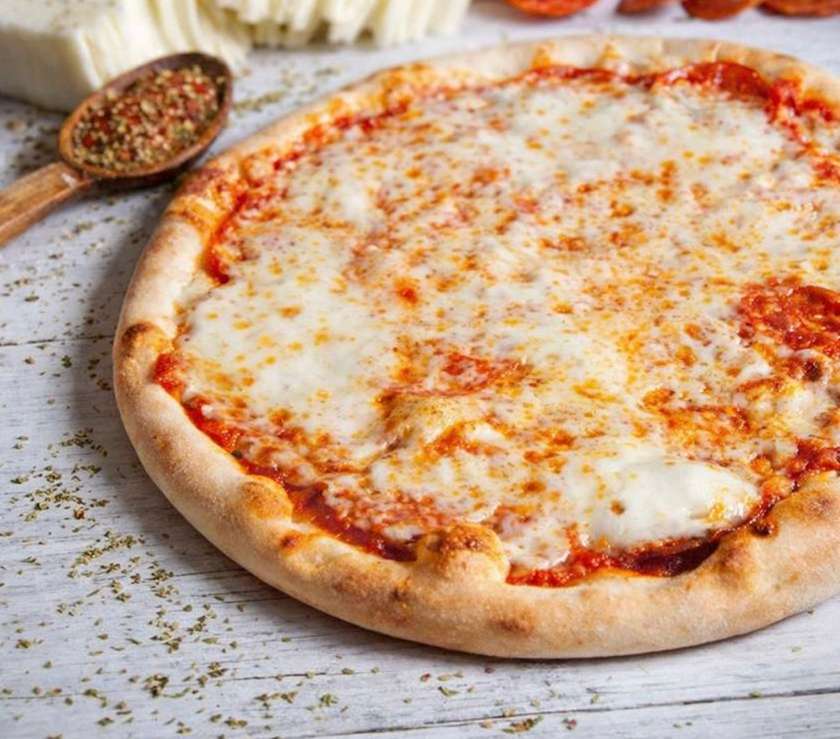 PIZZA SALAME + SOS GRATUIT LA ALEGERE