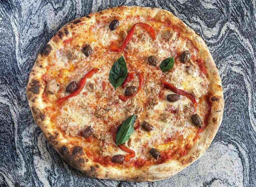 Pizza cu Tonno