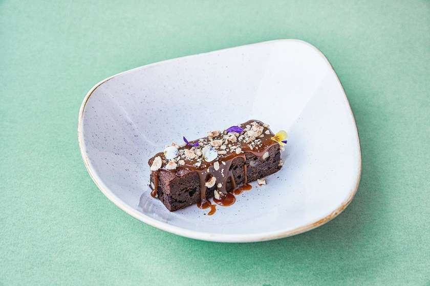 Brownies cu sos de caramel sărat