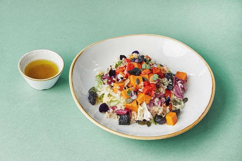 Salată de Cartofi Dulci cu Quinoa