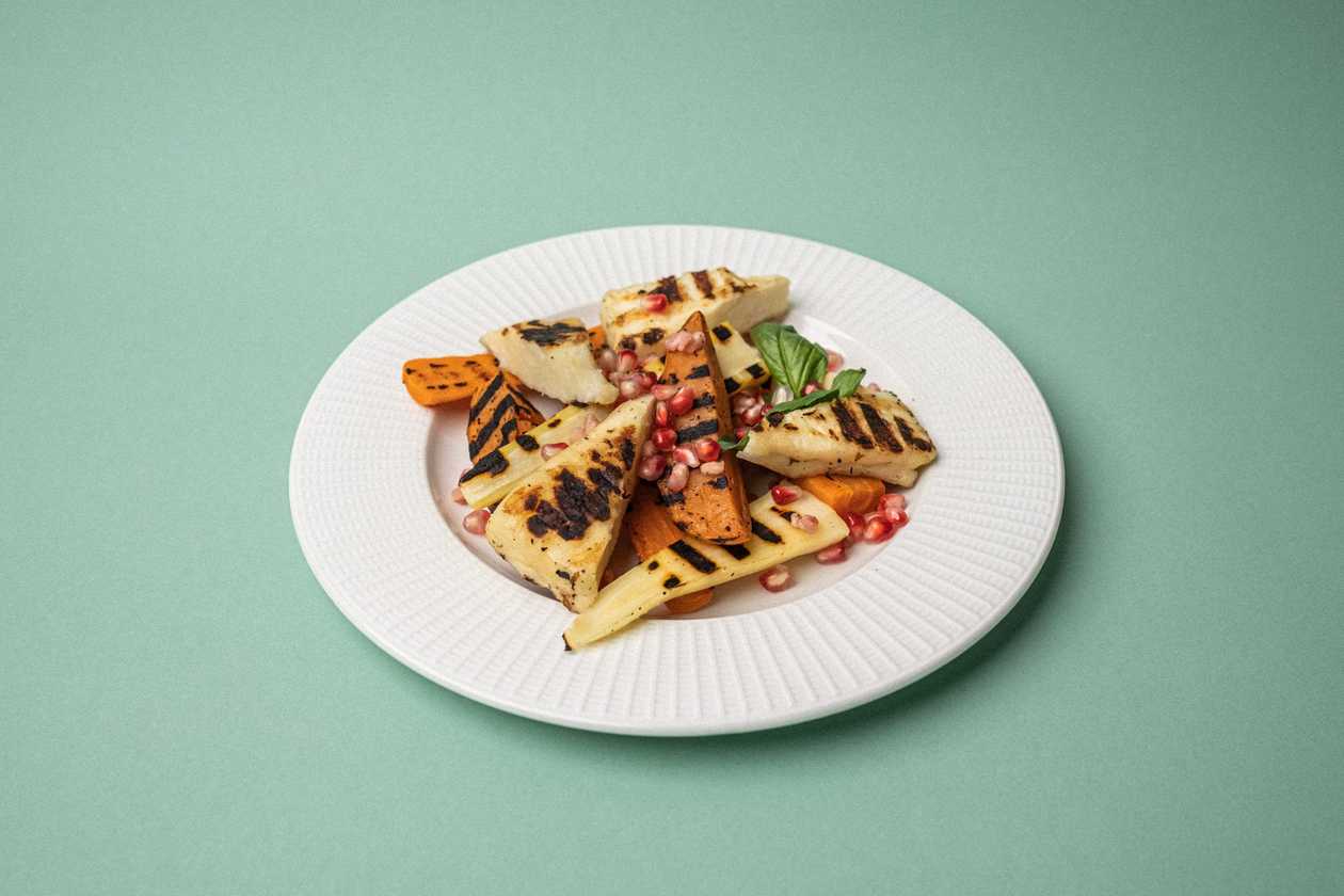 Salata de Legume cu Halloumi la Grill