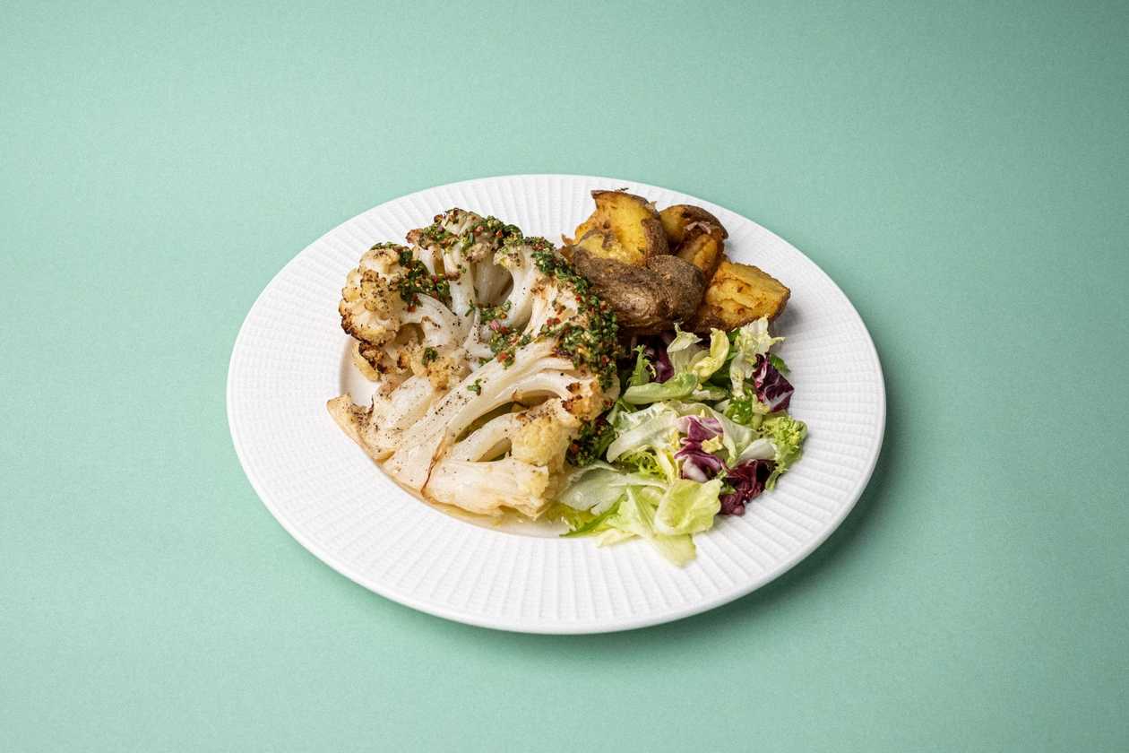 Conopidă coaptă si cartofi copti