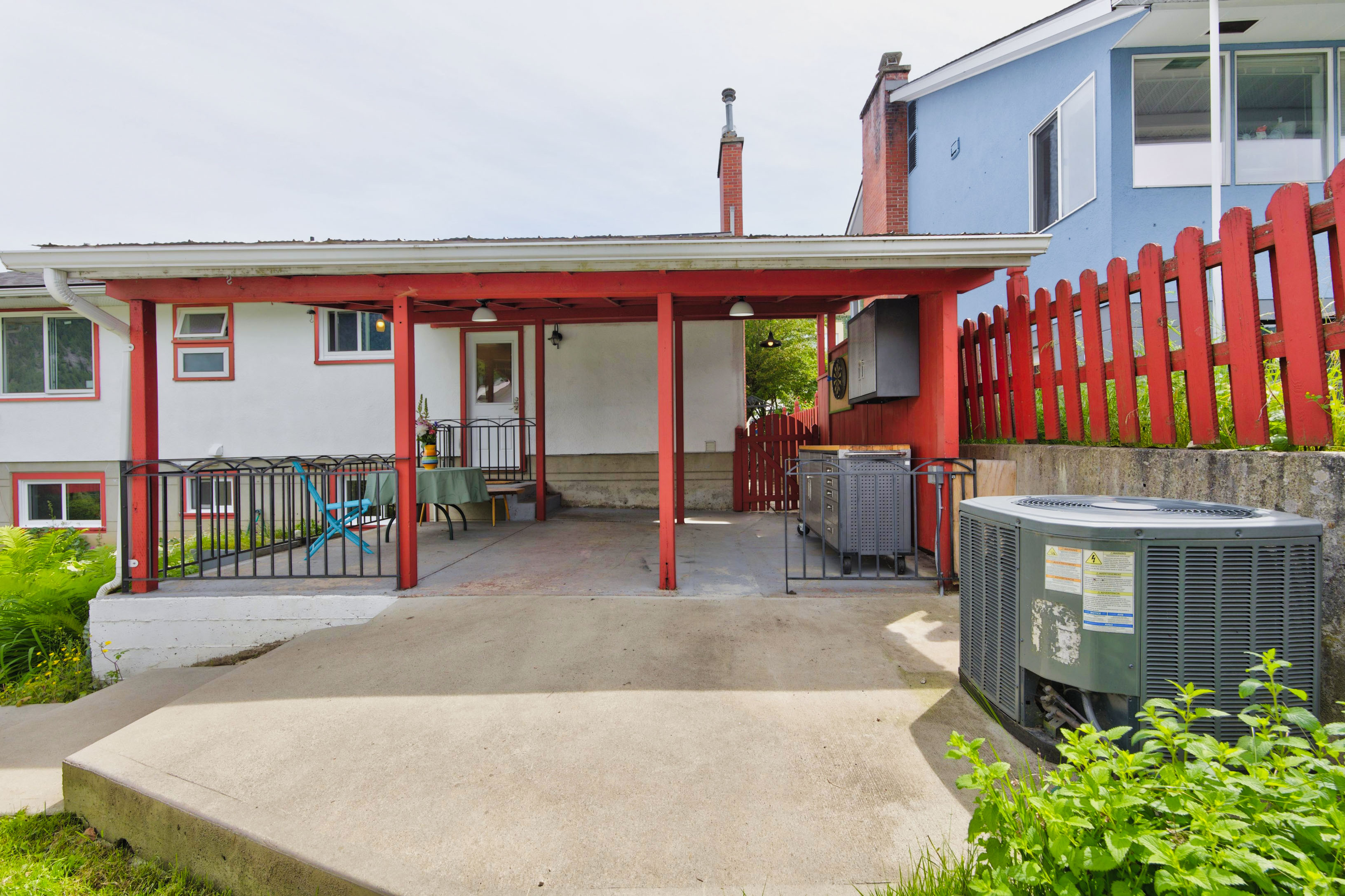 Covered back patio at 815 Tenth Street in Nelson BC