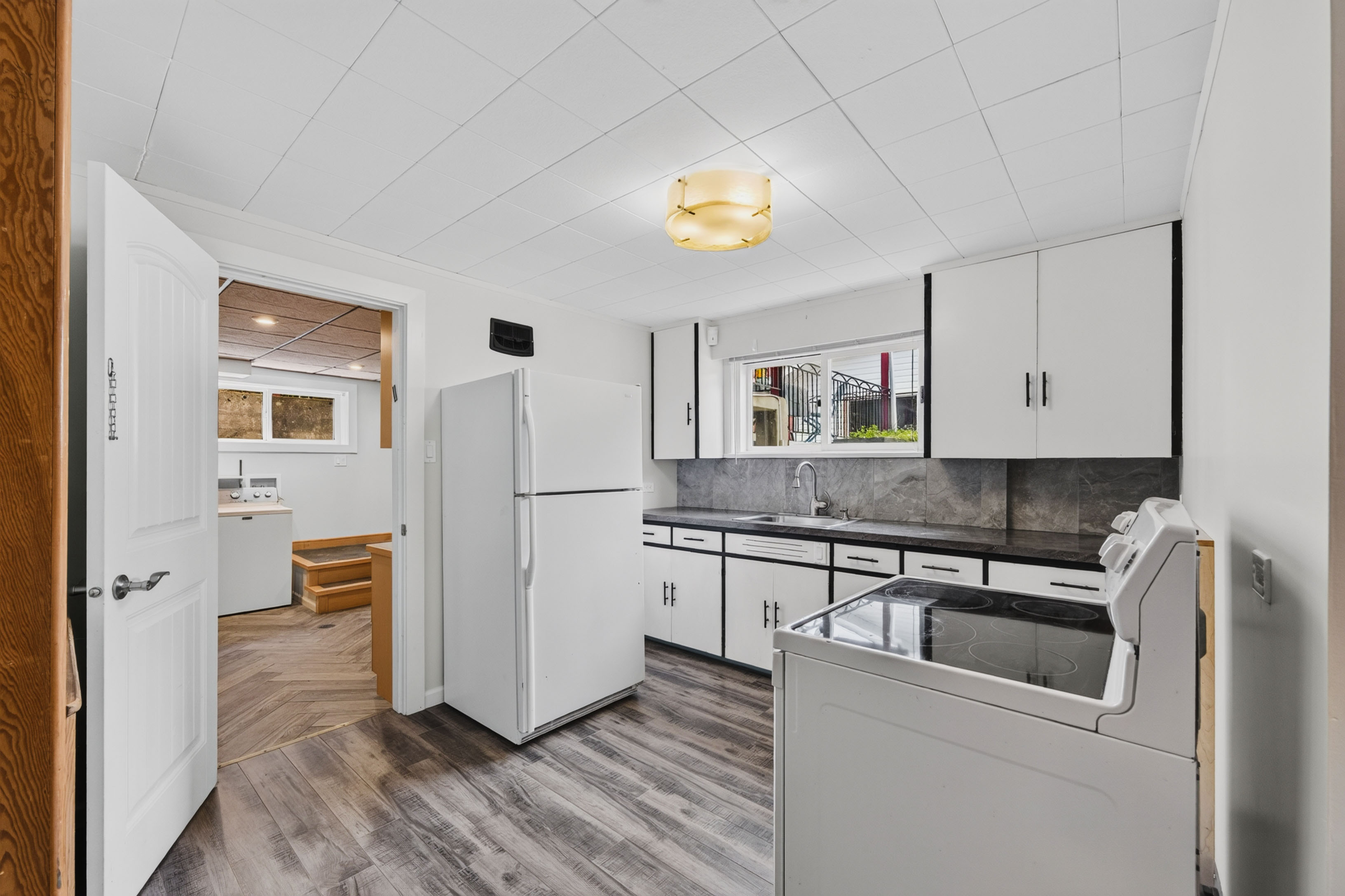 In-law suite kitchen at 815 Tenth Street in Nelson BC