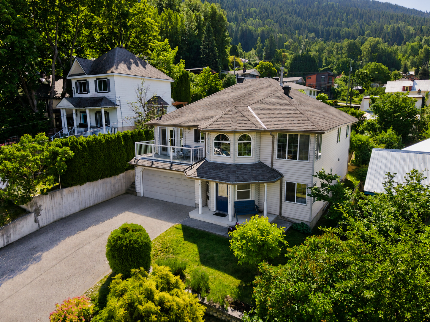 Video tour for 906 Observatory Street
