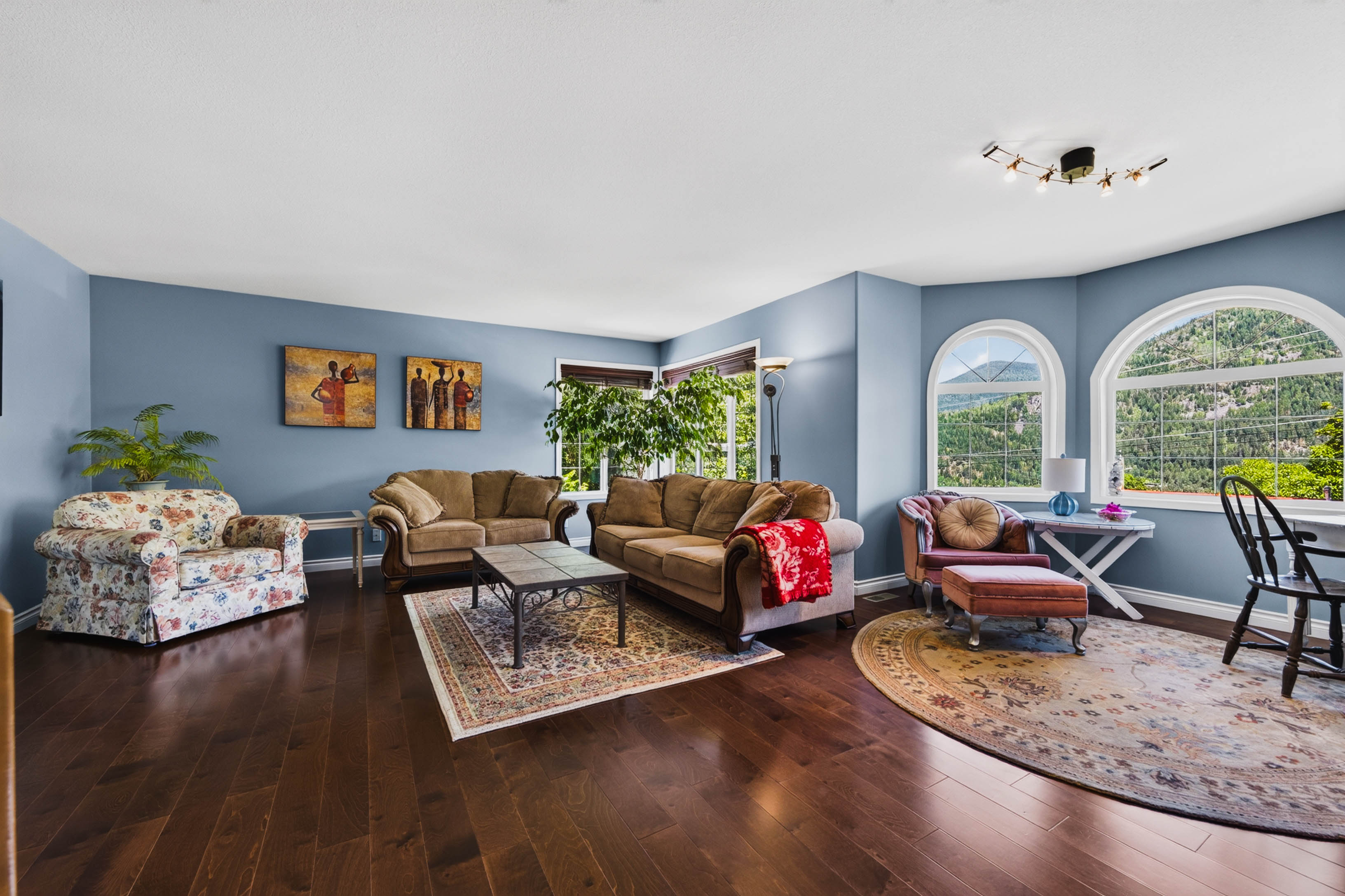 Matterport 3D tour for 906 Observatory Street