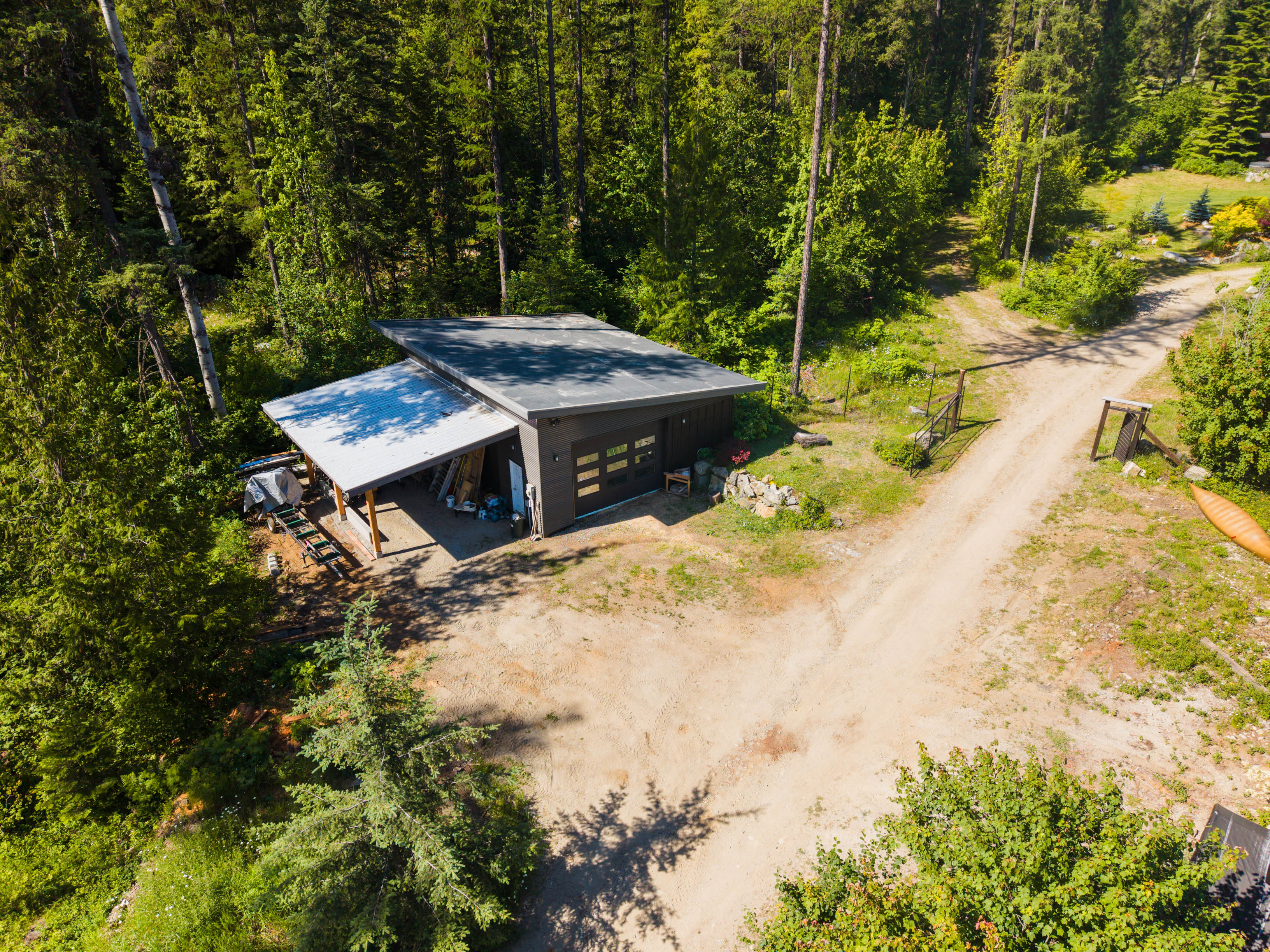 Detached shop and garage at 4135 Kays Road