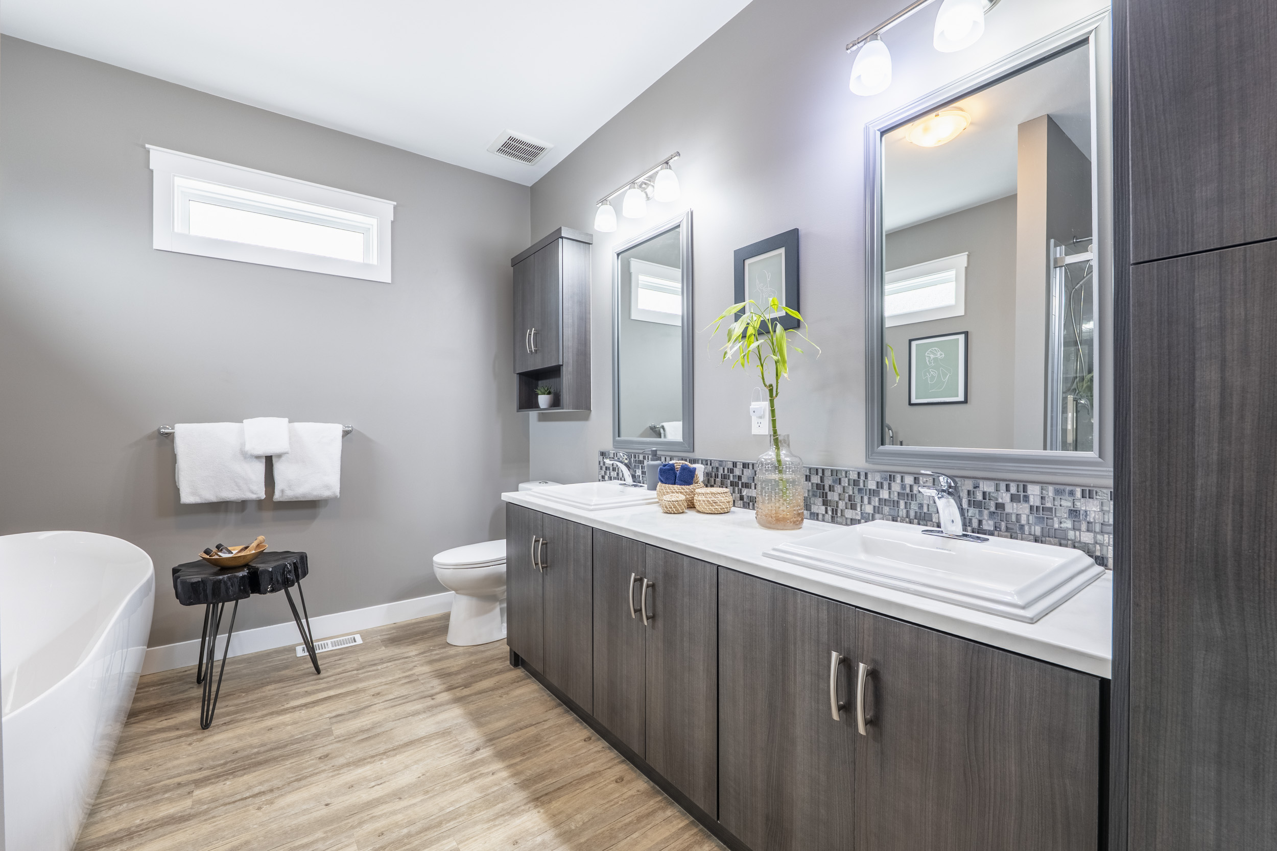 Primary ensuite at 430 Buriview Drive with double vanity and soaker tub