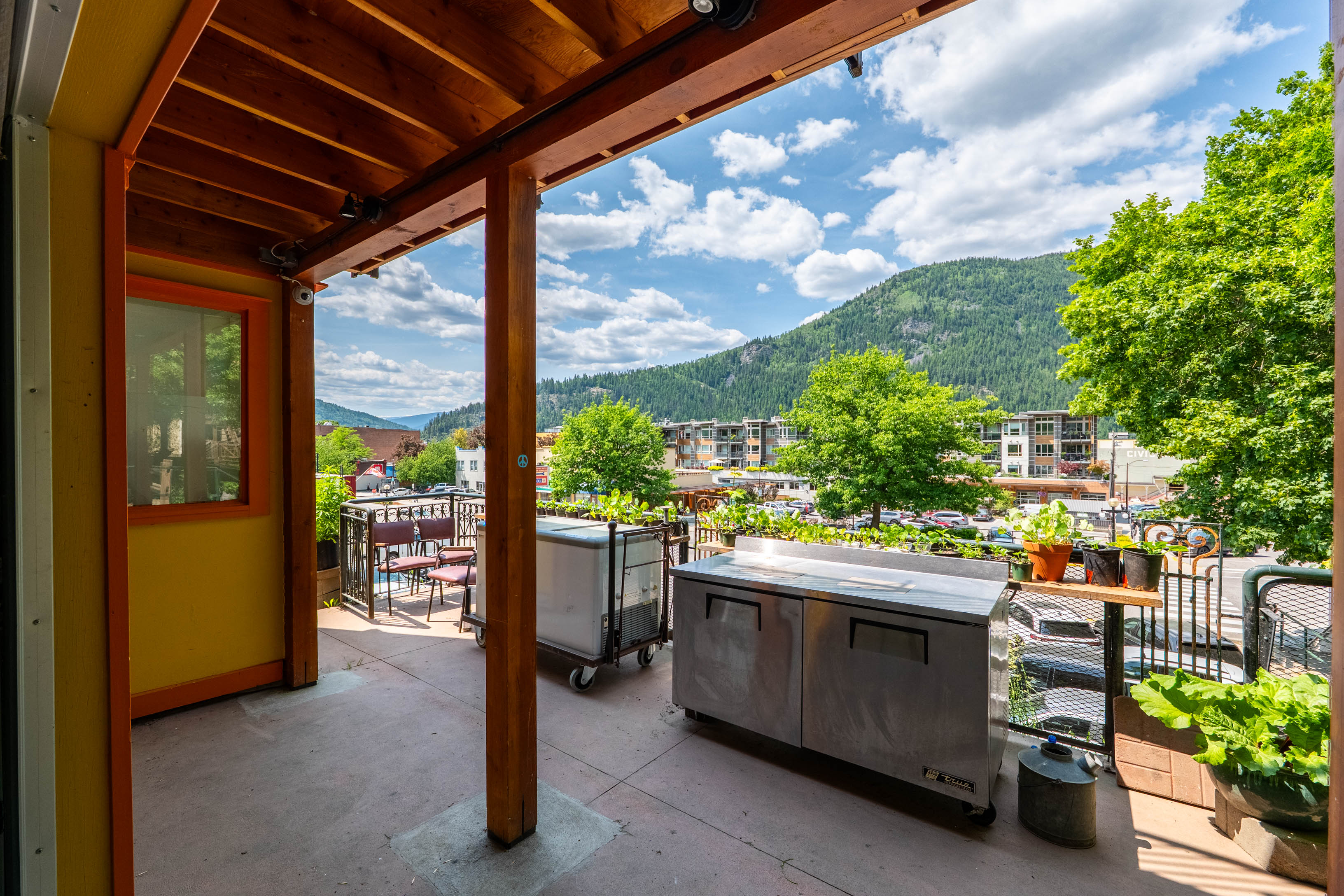 Covered patio with a mountain view in Nelson