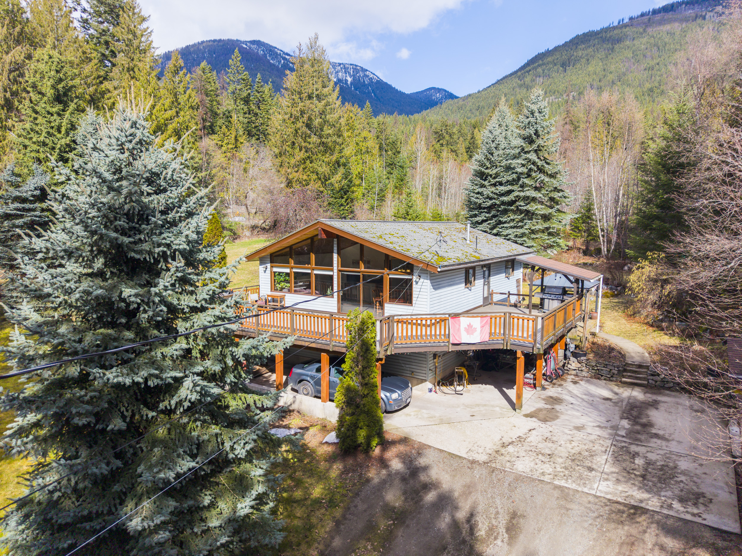 7077 Beggs Road in its mountain setting