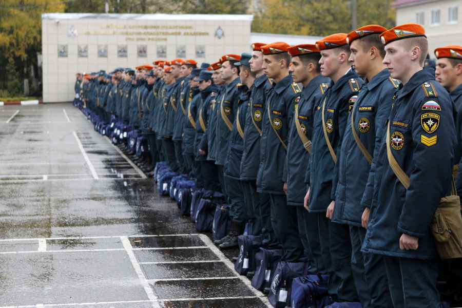 Государственная пожарная служба мчс россии. Ивановская пожарно-спасательная Академия ГПС МЧС. Ивановский пожарный институт МЧС. ИПСА ГПС МЧС Иваново. Курсанты МЧС Иваново.