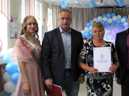 В школах Тейковского района прошла торжественная церемония вручения грантов одаренным детям