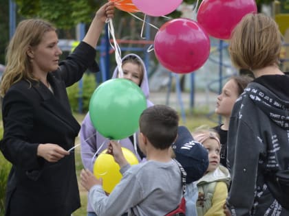 В ТОС «Мебельщик» открыли новую детскую игровую площадке