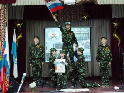 «Скажем смело,громко, чётко:«В армии служить почётно!»