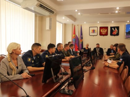 В областном центре семьям участников СВО передали сертификаты на покупку канцелярских товаров