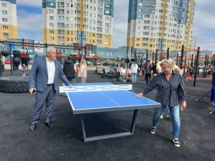 На спортивной площадке в микрорайоне Московский появился стол для игры в настольный теннис