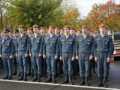 Рабочая неделя в Академии началась с традиционного построения всего личного состава.