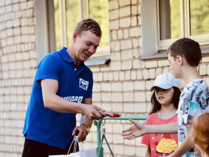 Более 60 килограмм тульских пряников партийцы передали жителям Донбасса, прибывшим в Ивановскую область