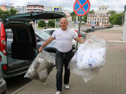 В пункт сбора гуманитарного груза поступила очередная партия материальной помощи