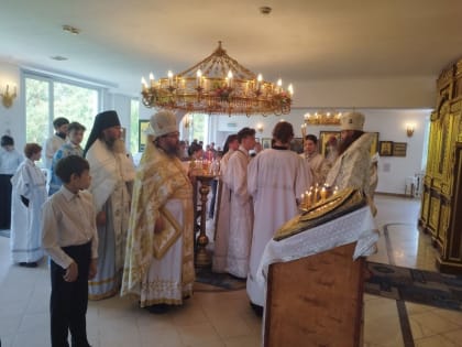 Архиерейское богослужение в школе-интернате при Николо-Шартомском монастыре
