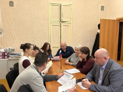 Итоги работы 2024 года и планы на 2025: муниципальные депутаты проводят встречи с жителями