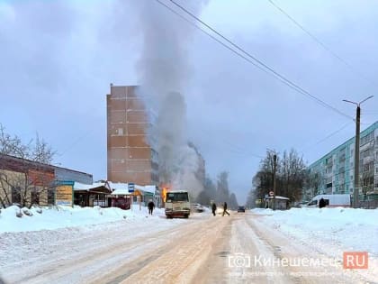 В Кинешме на улице Щорса сгорел пассажирский автобус