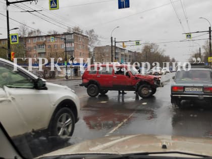 Автомобиль скорой помощи с пациентом на борту попал в ДТП в Иванове