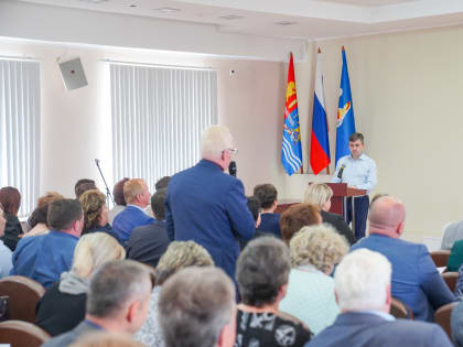 Губернатор – муниципальным властям: “Надо быть максимально терпеливыми и с пониманием относиться к людям”