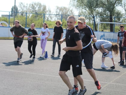 «Олимп» празднует День светофора