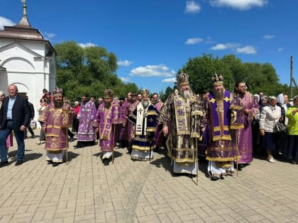 Церковные торжества на месте сошествия 600 лет назад Животворящего Креста Господня