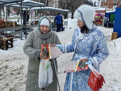 КОММУНИСТЫ КИНЕШМЫ ПРОВЕЛИ АКЦИЮ «СОВЕТСКИЙ, КРАСНЫЙ ДЕД МОРОЗ»