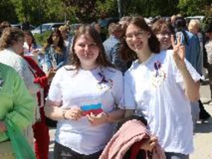 В Кинешме в День России провели патриотическую акцию «Российский триколор»