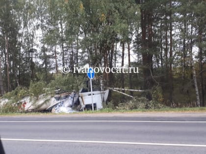 В Ивановском районе автомобиль с полуприцепом обрушился в кювет (ФОТО)