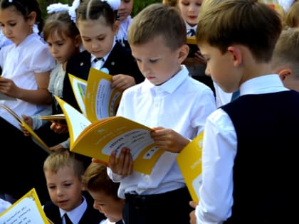 В Иванове сотрудники Госавтоинспекции поздравили школьников и их родителей с началом учебного года