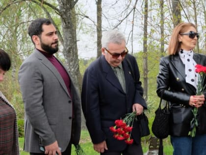 «Победы безымянные холмы, где Я навеки переходит в Мы…»