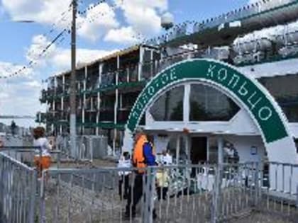 Сегодня к кинешемскому берегу пришвартовался новый российский колесный круизный лайнер «Золотое кольцо»!
