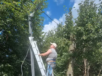 На селе становится светлее