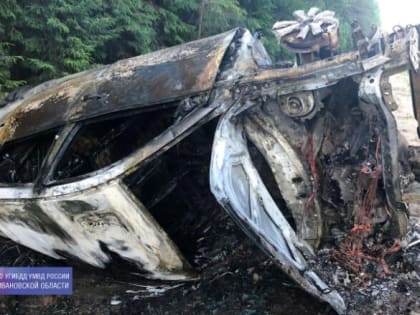 В Ивановской области по вине пьяного заснувшего водителя загорелся автомобиль
