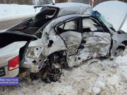 В Ивановской области  36-летняя женщина погибла, врезавшись на иномарке в “Газель”