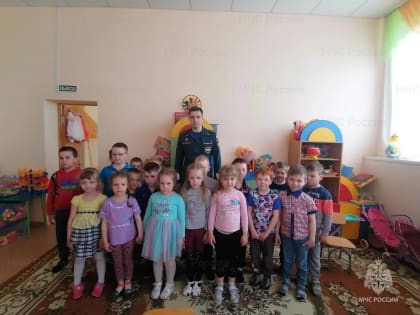 Сотрудники отдела надзорной деятельности и профилактической работы побывали в гостях у воспитанников детского сада "Дюймовочка" в Фурманове