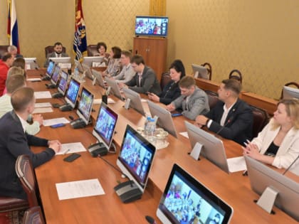 Совет на совете и советом погоняет