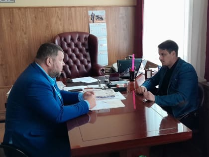 Сегодня состоялась рабочая встреча главы городского округа Вичуга П.Н. Плохова с главным врачом ОБУЗ  «Вичугская ЦРБ» М.М. Крыловым.